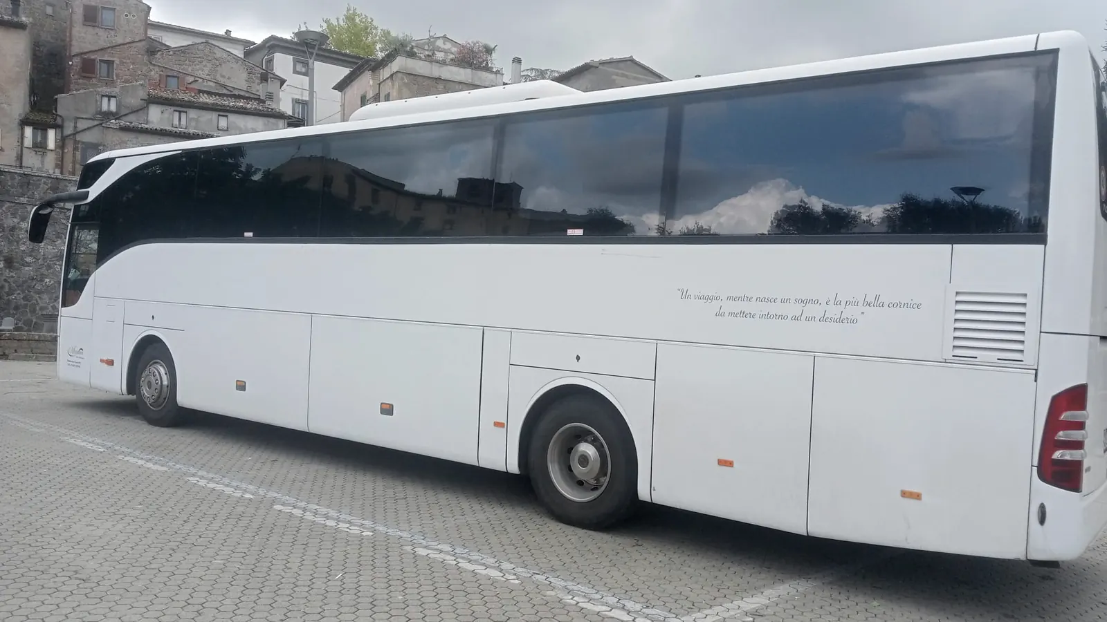 Pullman Munna Bus in servizio a Pistoia