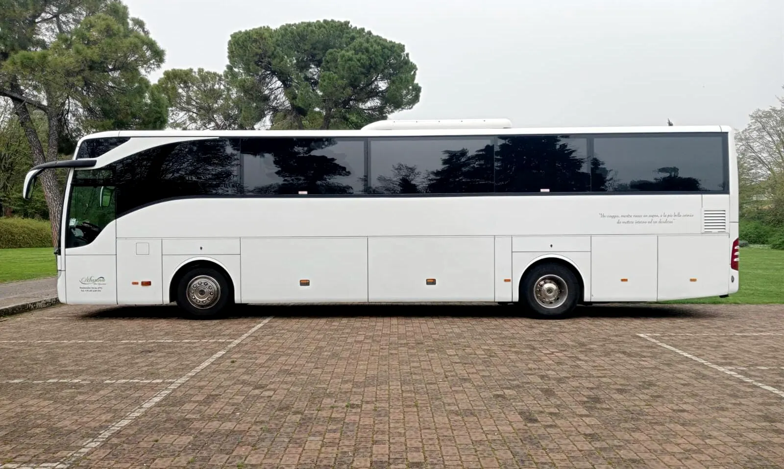 Pullman gran turismo Mercedes-Benz Tourismo di Munna Bus